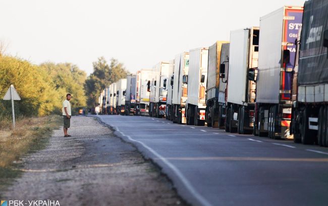 На границе с Венгрией образовалась очередь из сотен автомобилей