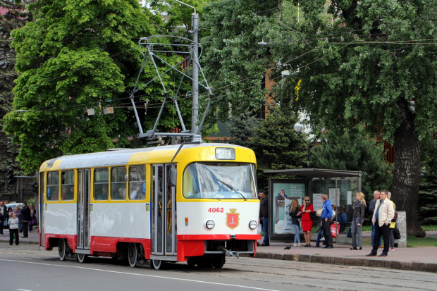 На поселке Котовского стоят трамваи: женщина упала на рельсы, а полиции все нет и нет