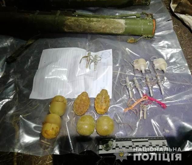 Найдено и ликвидировано: в Одесской области полицейские обнаружили схрон с оружием и боеприпасами (фото)