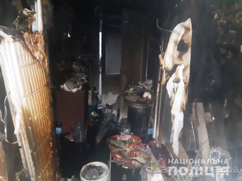 Не устроил текст завещания: в Одессе мужчина избил племянницу и поджег дом сестры (фото)