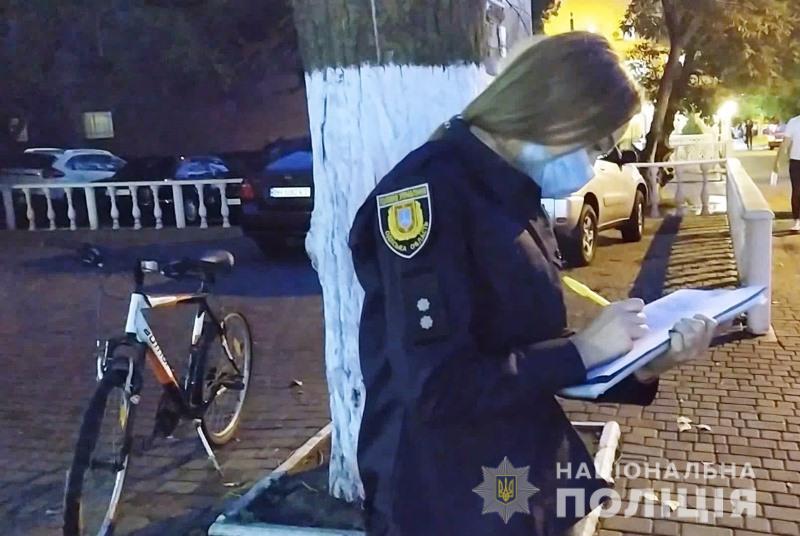 Вор из Одессы за сутки похитил 4 велосипеда у жителей ЖК на Таирова (фото, видео)