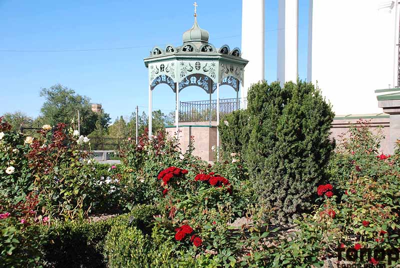 Болградский собор в лучах осеннего солнца (ФОТО)