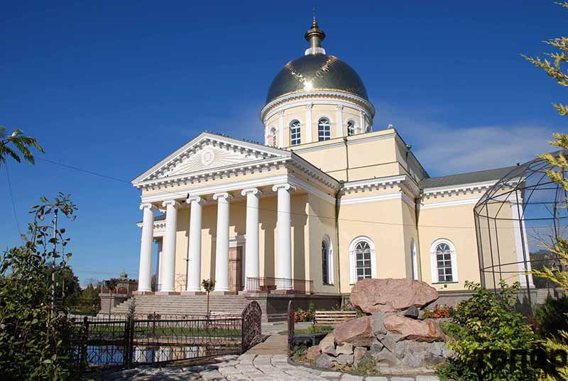 Болградский собор в лучах осеннего солнца (ФОТО)