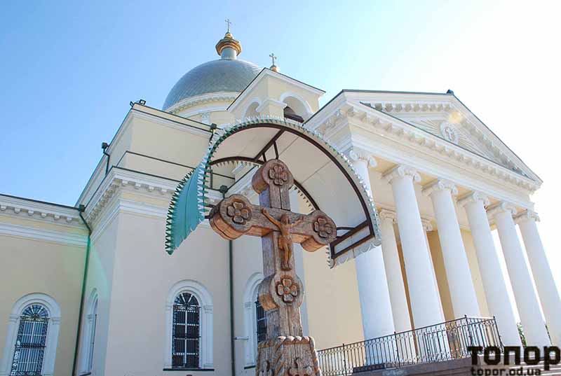 Болградский собор в лучах осеннего солнца (ФОТО)