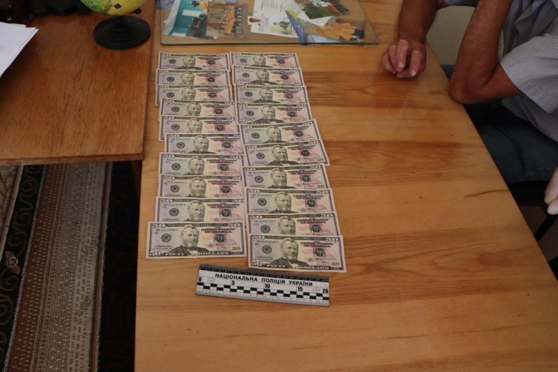 Взятки в долларах: председатель сельсовета в Одесской области ответит на суде за коррупцию (фото)