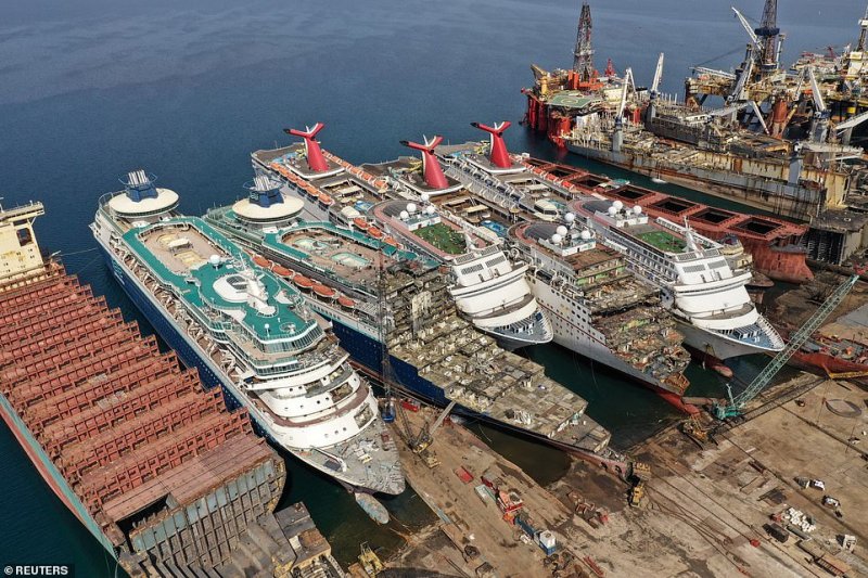 Круизы зайдут в Одессу не скоро — из-за коронавируса лайнеры стали разбирать на металлолом