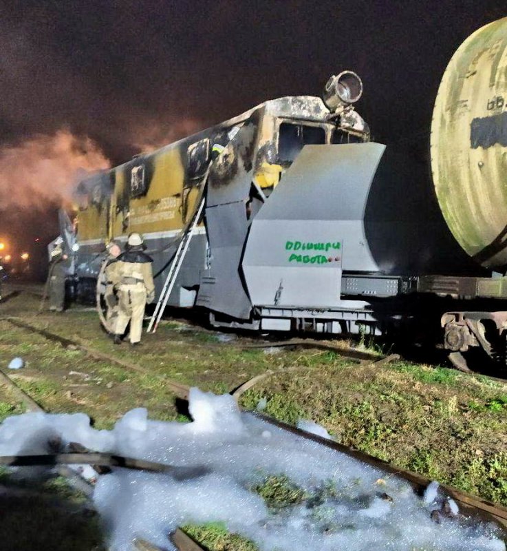 На одесской железной дороге загорелся локомотив (фото)