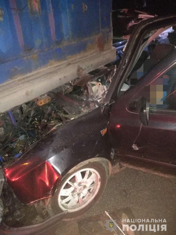 Въехал в грузовик: в Одесской области произошло смертельное ДТП (фото)