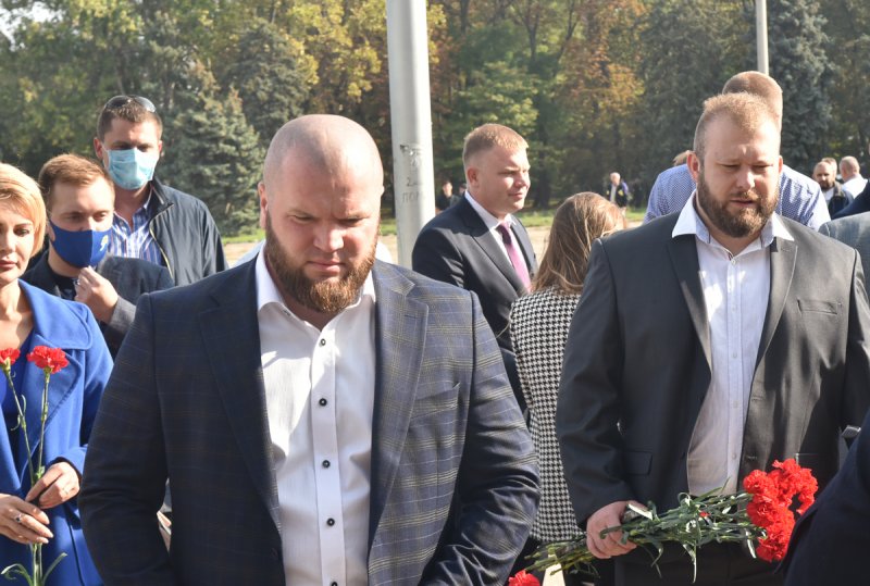 В Одессе к мемориалу погибшим в Доме Профсоюзов возложили цветы (фото)