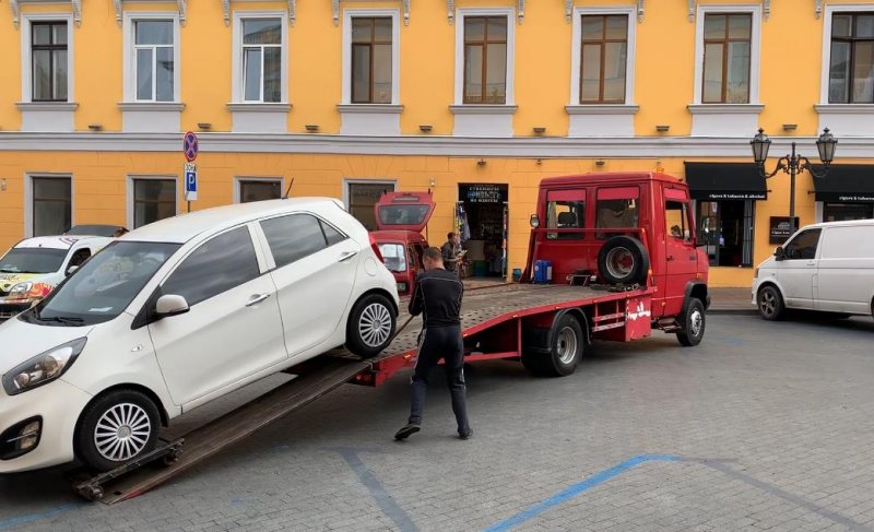 С Екатерининской площади эвакуировали все автомобили к приезду президента Польши