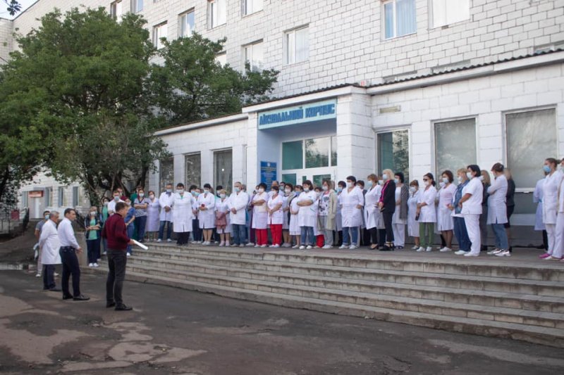 «Люди в белых халатах ведут круглосуточную войну за каждого пациента», - Сергей Паращенко