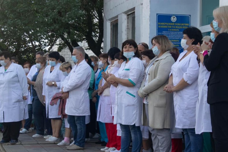 «Люди в белых халатах ведут круглосуточную войну за каждого пациента», - Сергей Паращенко
