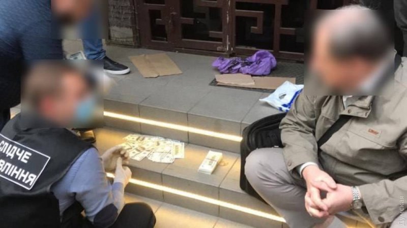 Выборы-2020: в Одессе главу избиркома уличили в подготовке к подкупу избирателей — она собиралась раздать 43 тысячи долларов (фото, видео)