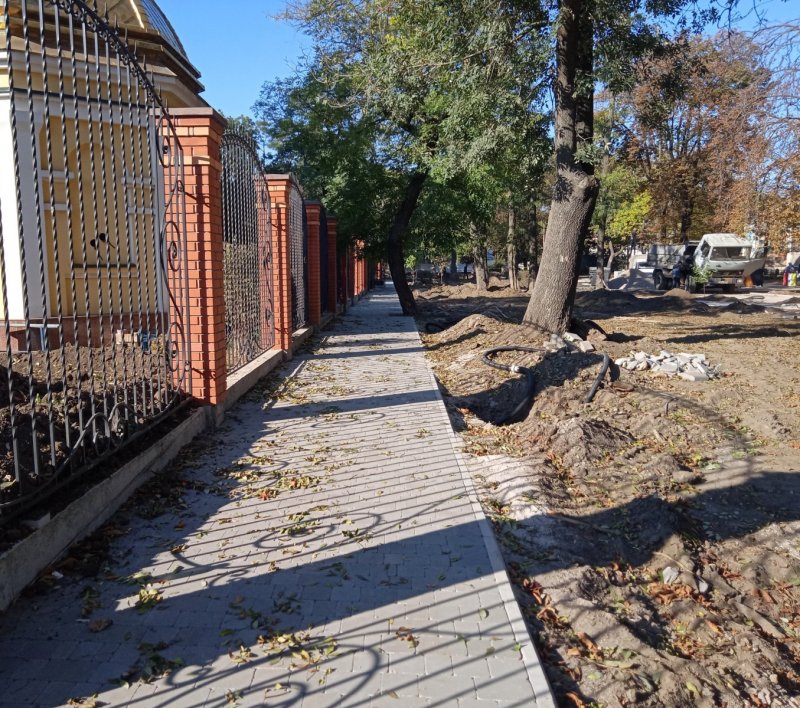 Пешеходная дорожка, детская и спортивная площадки: в Одессе облагораживают Алексеевский сквер (фото)