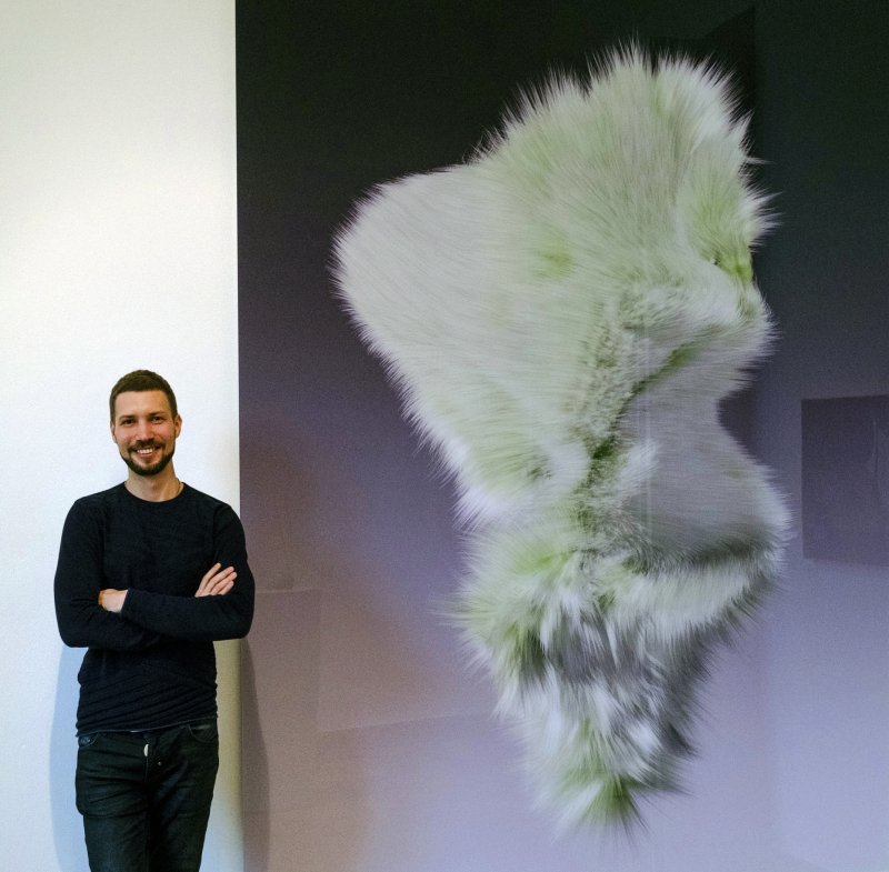 Талантливый одесский художник презентовал свою картину на международной выставке в Будапеште (фото)