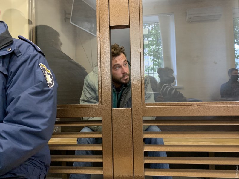 Суд отправил на два месяца в СИЗО водителя, который таранил машину одесских полицейских