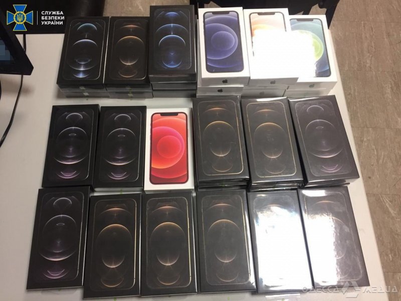 Контрабандные iPhone 12 на прилавки в Одессе не попадут (фото)