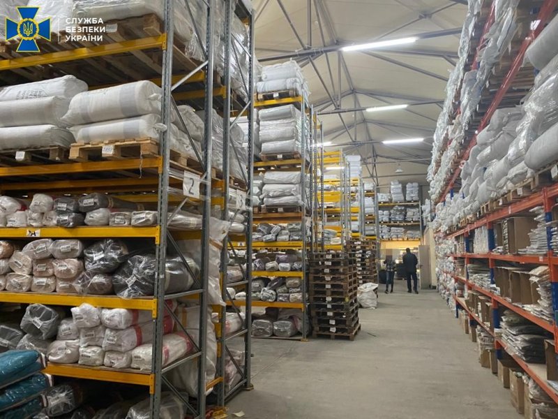 «Скрутка товара»: СБУ остановила незаконную поставку текстиля на одесский рынок (фото)