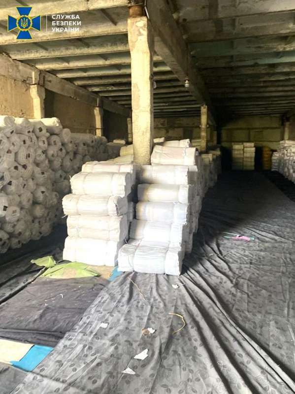 «Скрутка товара»: СБУ остановила незаконную поставку текстиля на одесский рынок (фото)