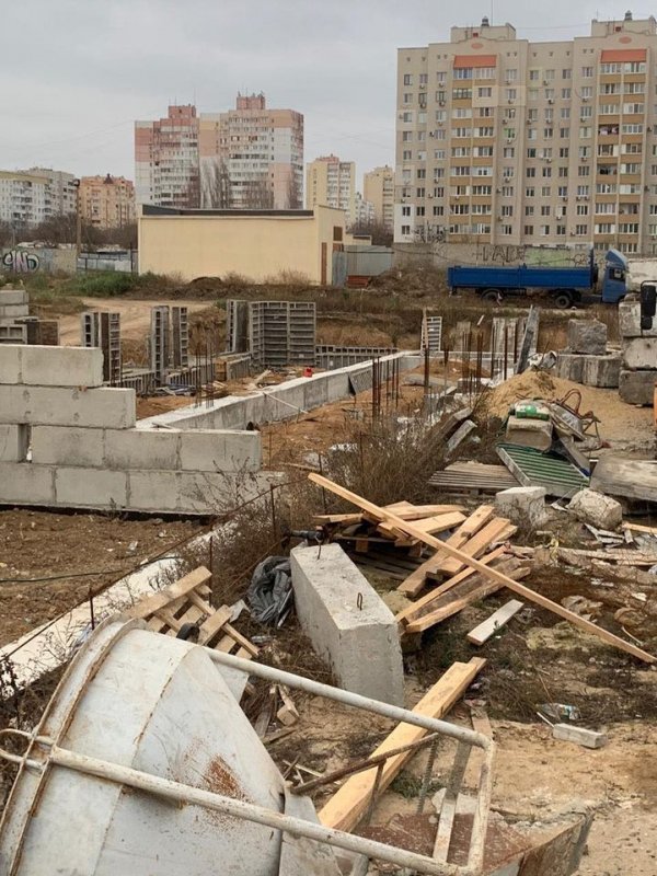 Руководитель предприятия «заработал» 1,5 миллиона гривен на строительстве учебного заведения в Суворовском районе Одессы (фото)