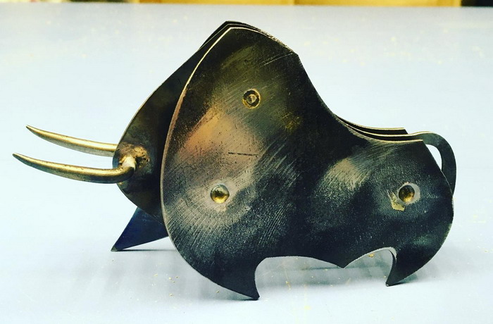 Одессит создал удивительные фигуры быков из металлолома (фото)