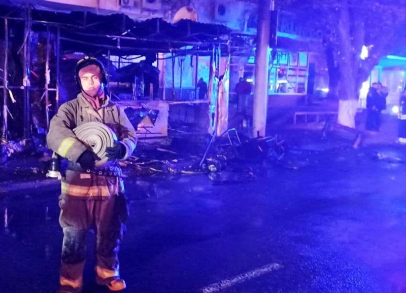 В Одессе на Филатова ночью сгорел киоск (фото)