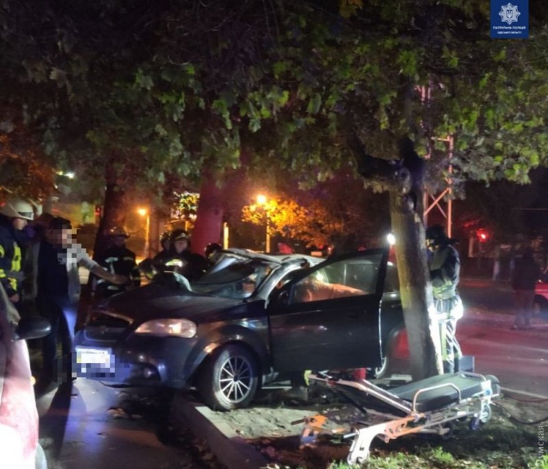 На пересечении Адмиральского проспекта и Краснова столкнулись два автомобиля: погибла женщина