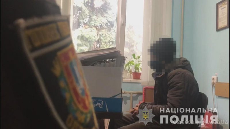Наточил предварительно нож: житель Одесской области убил мать, отец – в тяжелом состоянии (фото, видео)