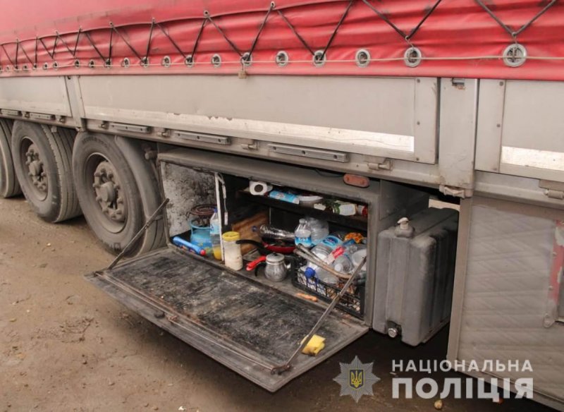 В Одесской области ссора между дальнобойщиками закончилась ножевыми порезами (фото)