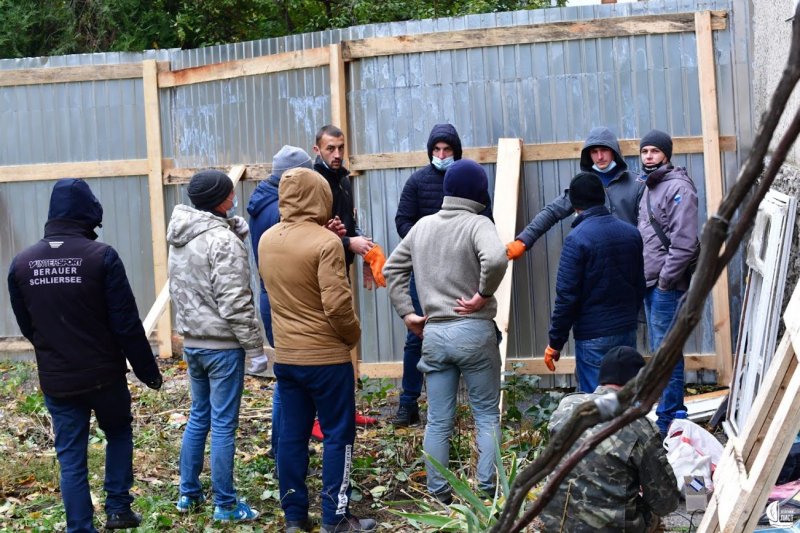 “Титушки” избили одесситов, которые протестуют против незаконной стройки (видео)