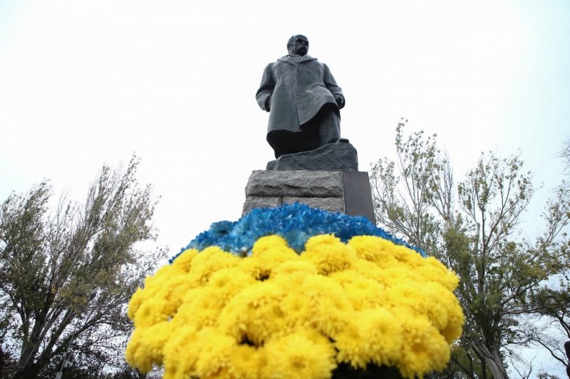 Труханов возложил цветы к 7-й годовщине Евромайдана