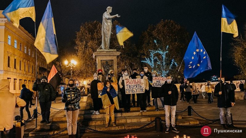 Труханов возложил цветы к 7-й годовщине Евромайдана