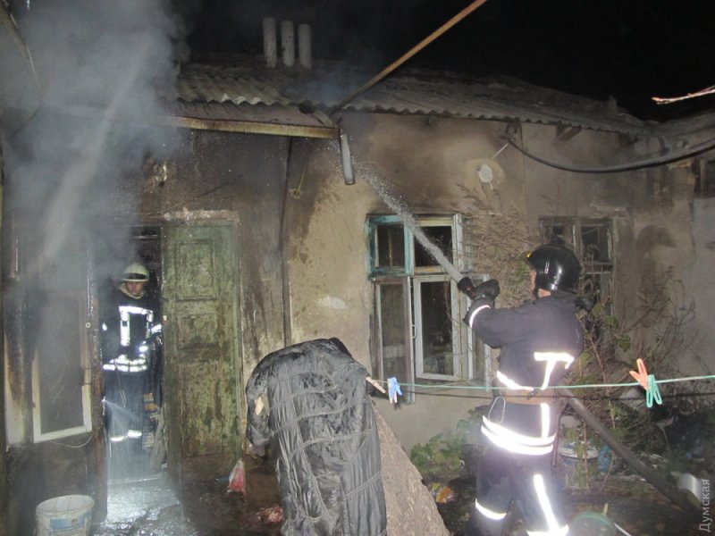В Одессе горел одноэтажный дом: погибла женщина