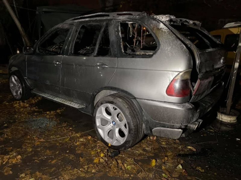 Одесскому активисту сожгли автомобиль и угрожают расправой (фото, видео)