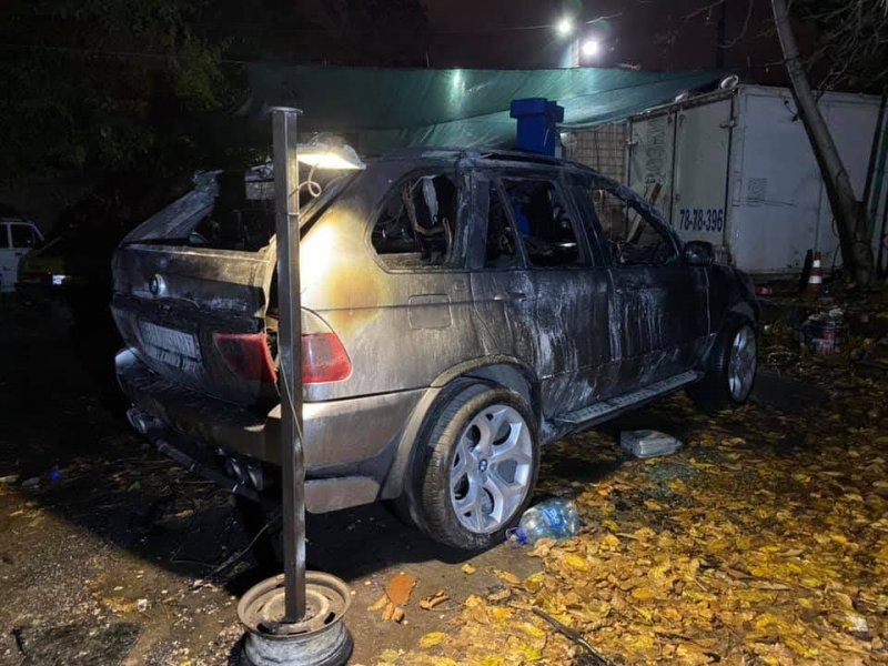 Одесскому активисту сожгли автомобиль и угрожают расправой (фото, видео)