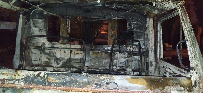 Пожар на автостоянке в Одессе: сгорели два автобуса и эвакуатор (фото)