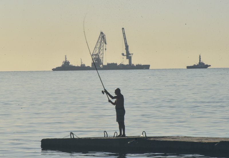 Блеск и нищета украинской власти - к юбилею появления Delfi - как танкер 9 месяцев пытались куда-то убрать (фото)