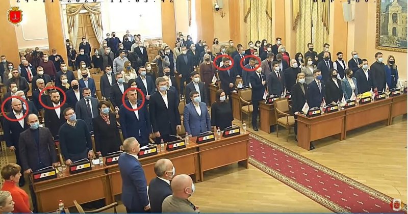 Новые депутаты Одесской мэрии нарушили масочный режим на первой же сессии