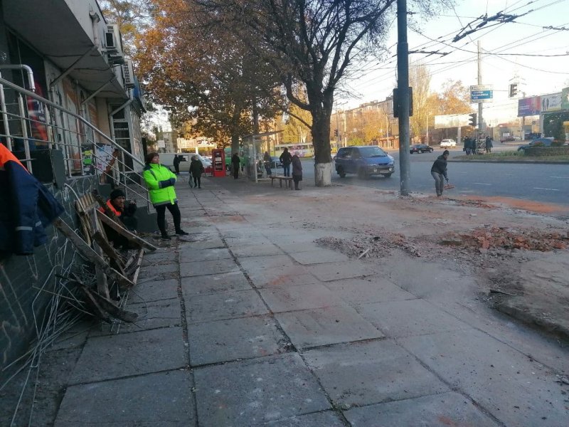 В Одессе на площади Толбухина снесли очередной «нахалстрой» (фото)