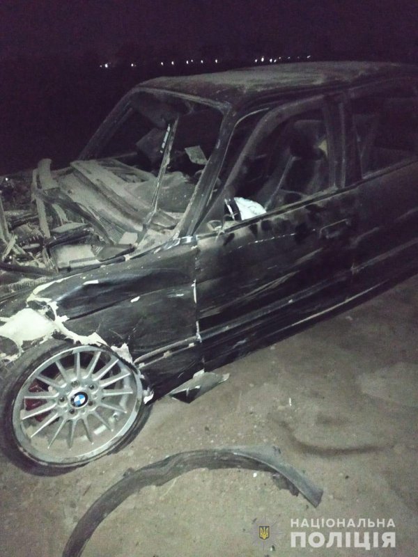 В Одесской области водитель BMW сбил насмерть пешехода: автомобиль съехал в кювет и перевернулся