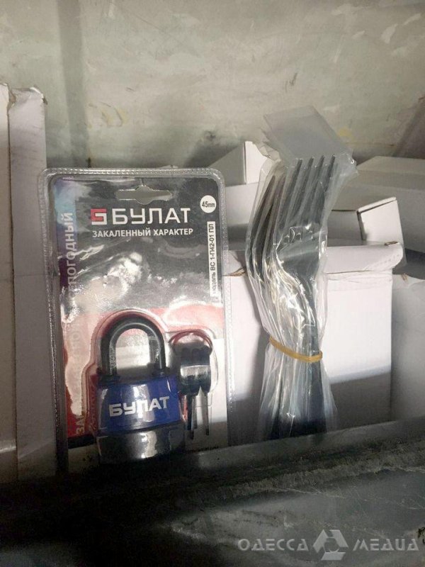 На границе в Одесской области задержан иностранец с незаконными столовыми приборами (фоторепортаж)