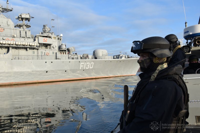 В акватории Одесского порта прошли итоговые в 2020 году учения ВМС (фоторепортаж)