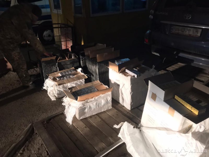 «Не знал, что в коробках»: житель Одесской области попался на контрабанде (фото, видео)