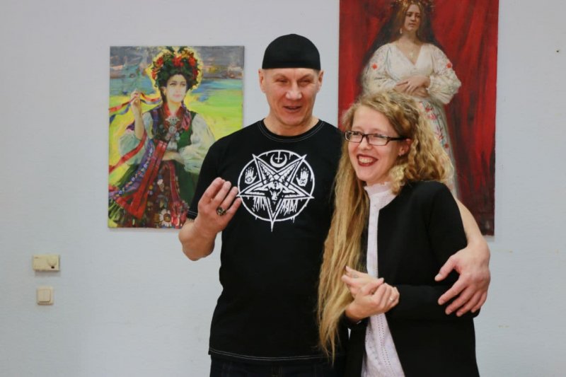 Катерина Билетина провела авторскую экскурсию своей выставки «Украинский портрет» в пресс-центре «Одесса-Медиа»