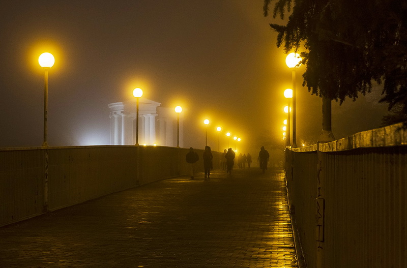 Одессу накрыло густым туманом (фото)