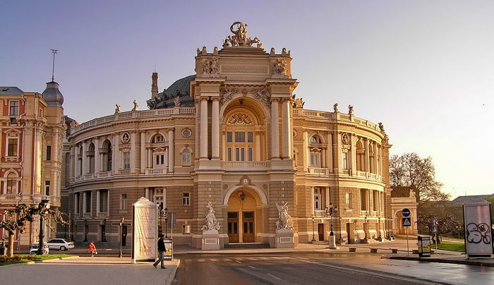 Одесская опера дарит билеты на постановки медикам, которые борются с коронавирусом