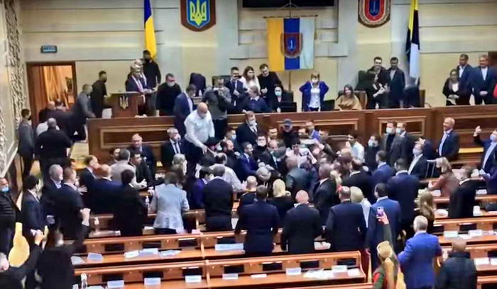 Депутаты Одесского облсовета подрались на первой сессии (видео)