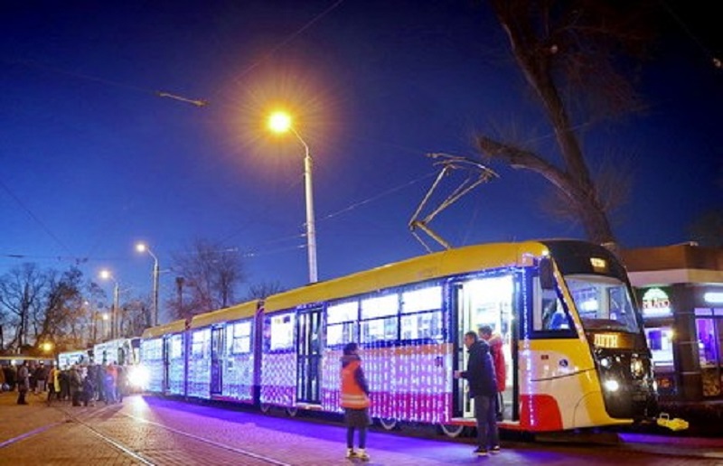 Новогодние праздники в Одессе: парады трамваев и троллейбусов