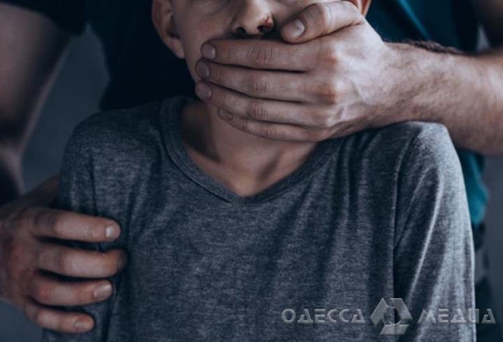 В Одессе задержан мужчина, использующий «уникальные» методы воспитания детей (фото, видео)