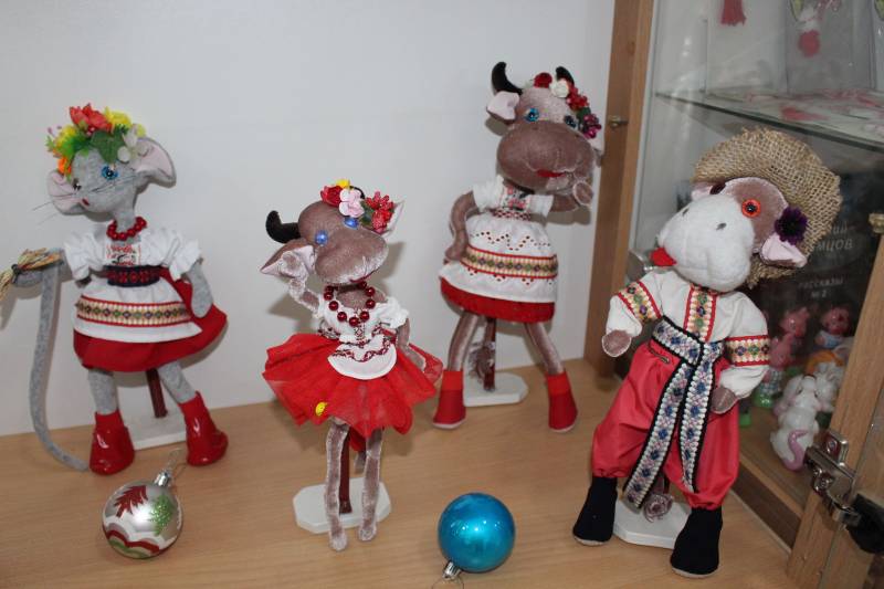 В Измаиле открылась выставка новогодних масок и игрушек «Сказочный вернисаж»